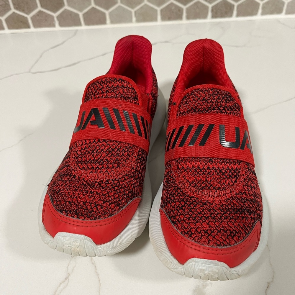 Boys size 12 Under Armour slide in shoes